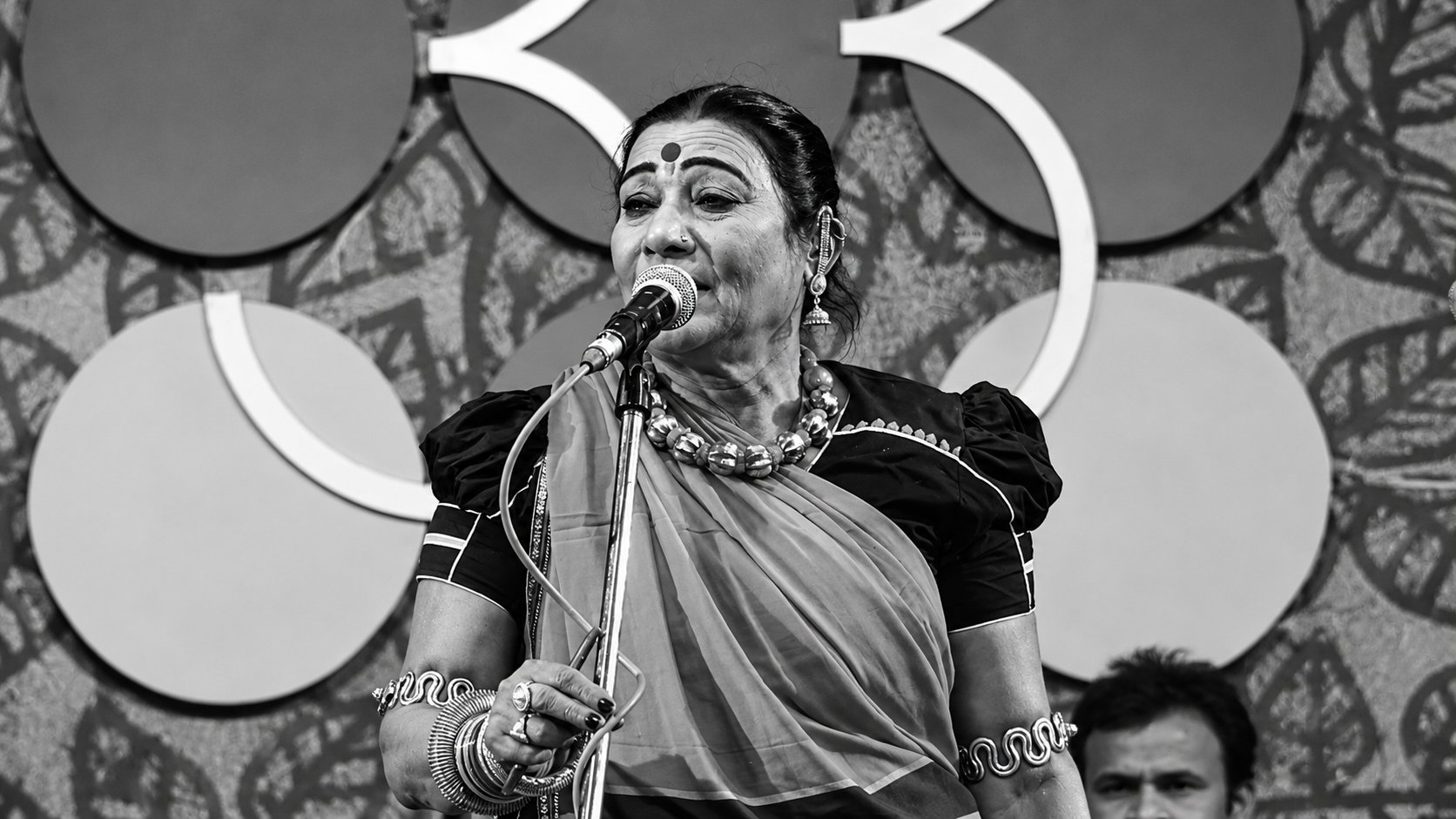 Teejan Bai performing Pandvani